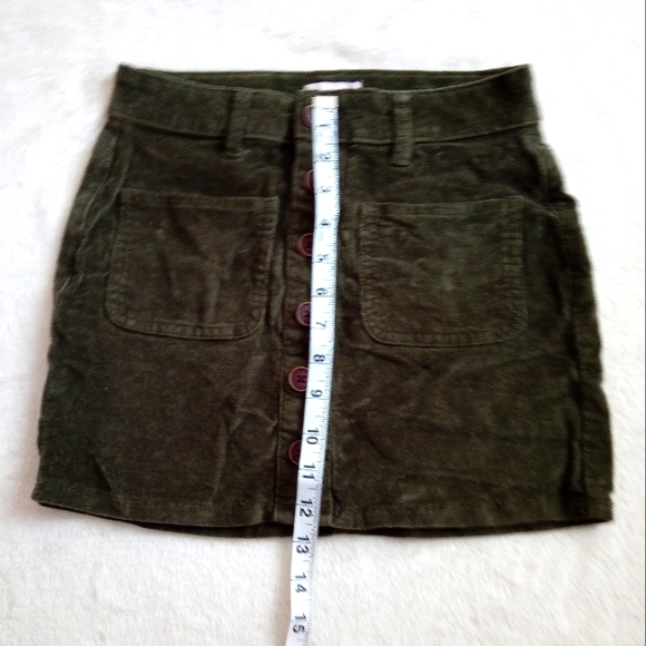 SO - NWOT Green Corduroy Fall Button Down Pocket Skirt - Picture 4 of 7
